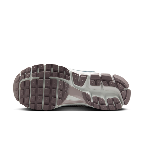 Nike Zoom Vomero 5 Metallic Silver Platinum Violet Sneaker